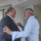 El consejero de Agricultura y Ganadería, Julián Martínez Lizán, charla con el alcalde de Valdepeñas, Jesús Martín El consejero de Agricultura y Ganadería, Julián Martínez Lizán, charla con el alcalde de Valdepeñas, Jesús Martín