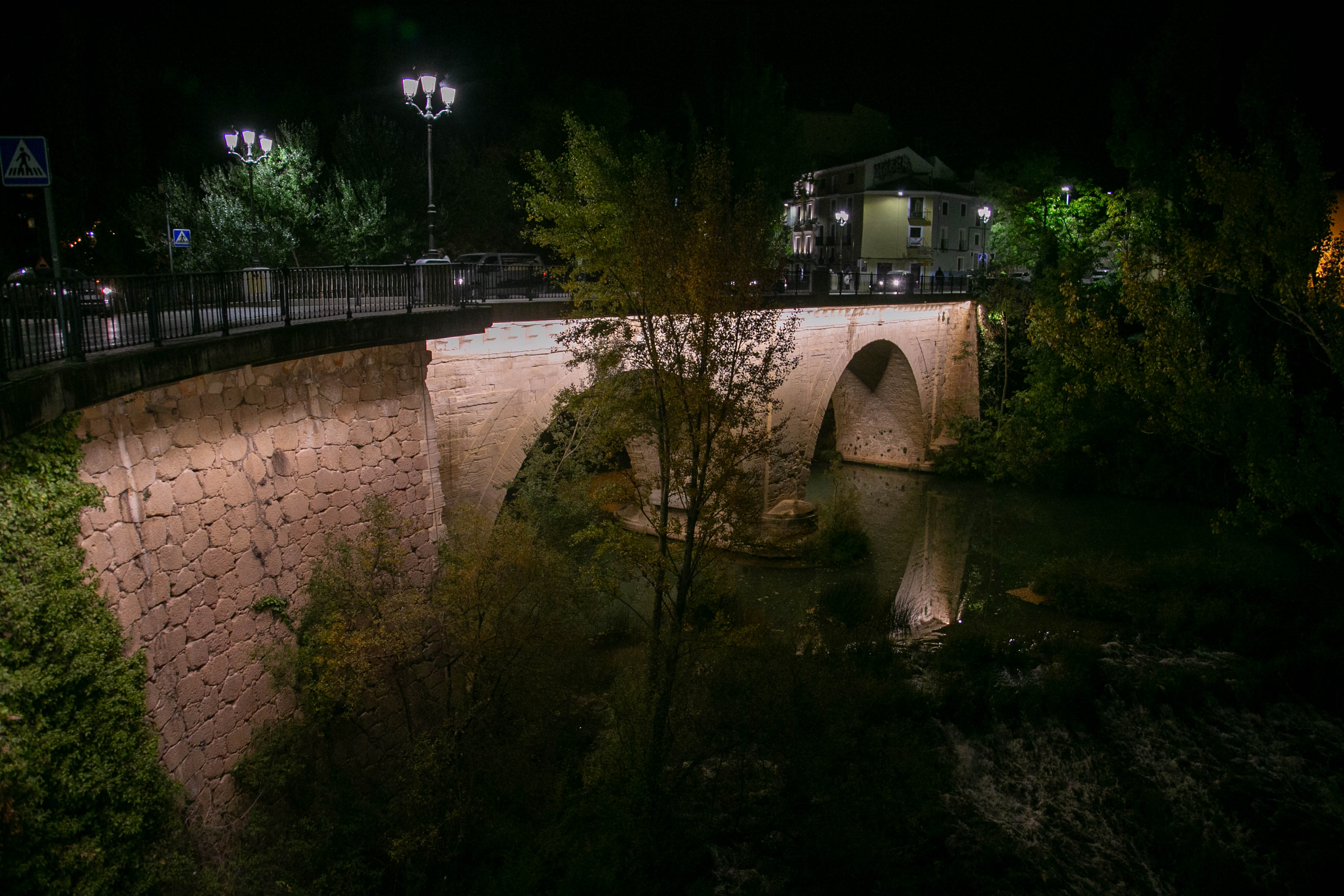 El puente de San Antón de Cuenca ya luce su nueva iluminación artística El puente de San Antón de Cuenca ya luce su nueva iluminación artística