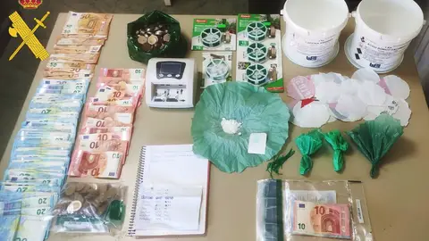 Material incautado por la Guardia Civil de Níjar. Material incautado por la Guardia Civil de Níjar.