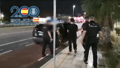 La Polic&iacute;a Nacional detiene a tres personas por delitos relativos a la prostituci&oacute;n en un aparente Disco Pub de l'Alf&agrave;s del Pi