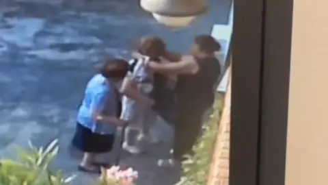 Detenida en Huesca por tres hurtos conocidos como “las mimosas” Detenida en Huesca por tres hurtos conocidos como “las mimosas”