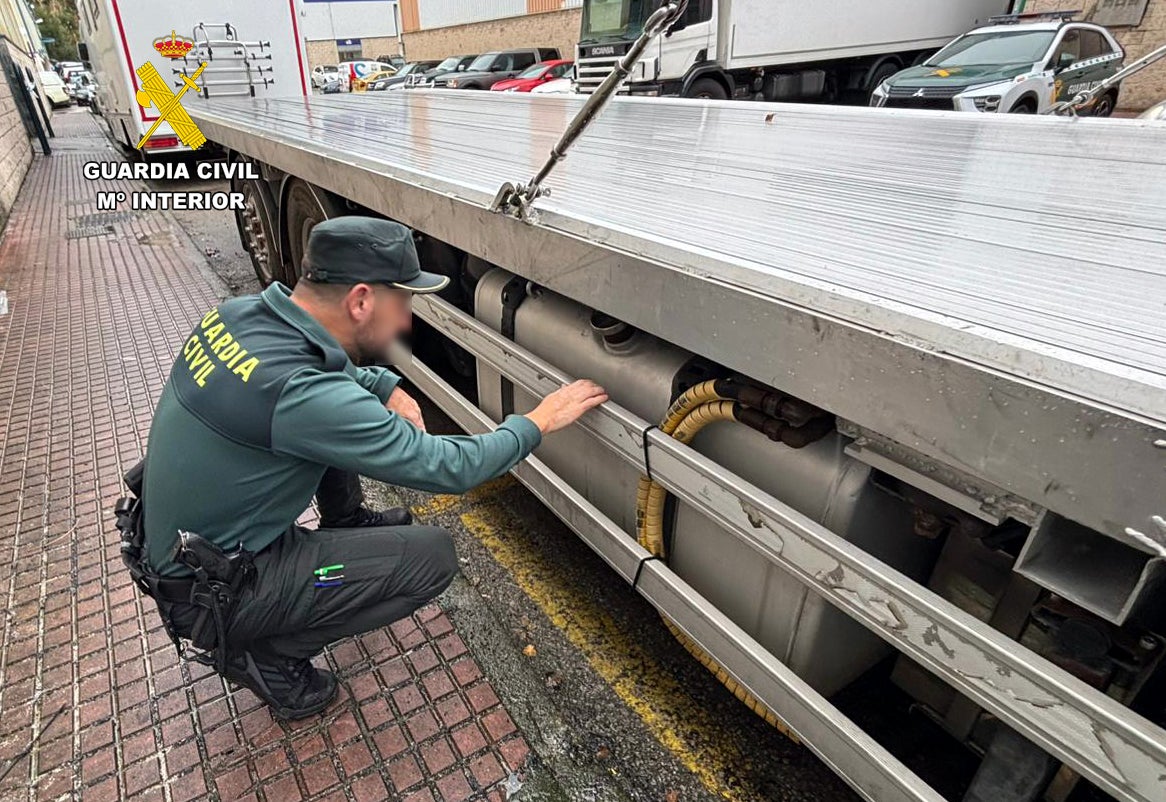 Detenido por sustraer 1.200 litros de gasoil de seis camiones estacionados en Cartes Detenido por sustraer 1.200 litros de gasoil de seis camiones estacionados en Cartes