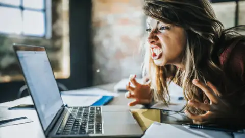 Cómo saber si tienes baja inteligencia emocional: 13 señales fundamentales de una psicóloga para identificarlo Cómo saber si tienes baja inteligencia emocional: 13 señales fundamentales de una psicóloga para identificarlo