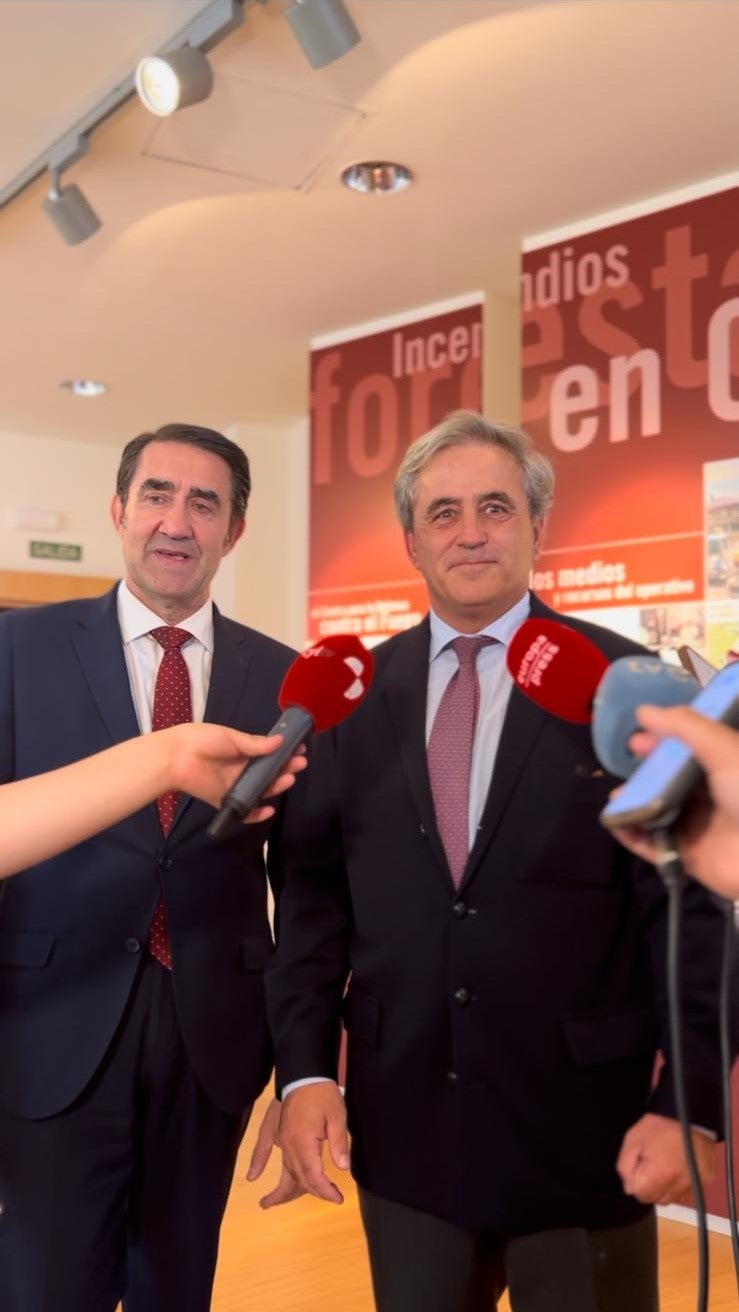 El consejero de Gestión Forestal aborda con su homólogo de Castilla y León la colaboración en prevención y extinción de incendios El consejero de Gestión Forestal aborda con su homólogo de Castilla y León la colaboración en prevención y extinción de incendios