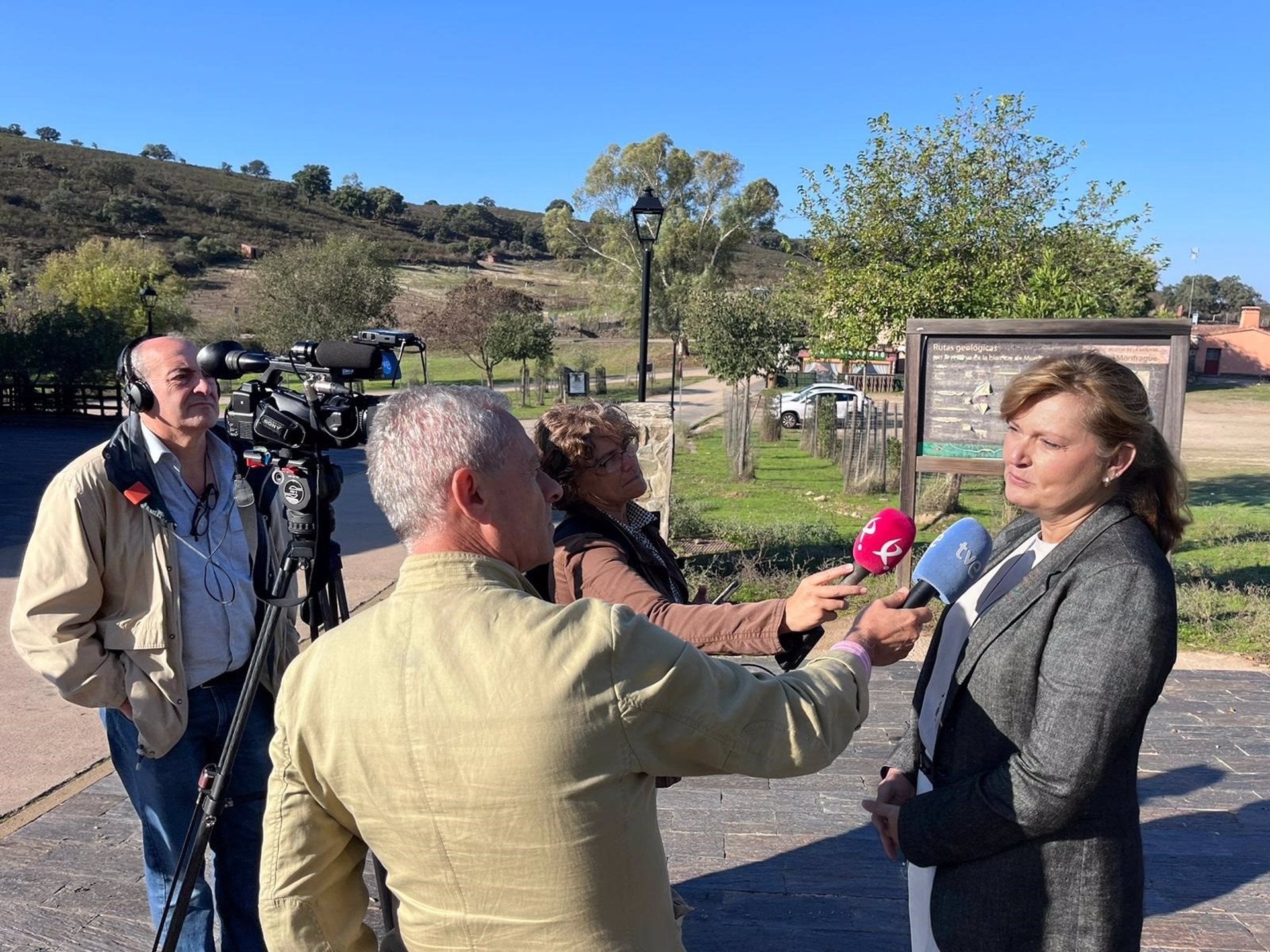 La plataforma inclusiva 'Senderismo en Monfragüe y su entorno' recoge 72 rutas y visibiliza los municipios La plataforma inclusiva 'Senderismo en Monfragüe y su entorno' recoge 72 rutas y visibiliza los municipios