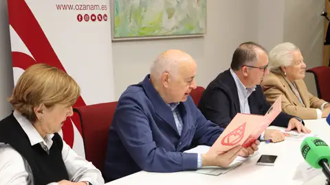 Fernando Galdámez, presidente de la Fundación Federico Ozanam, en el acto de presentación del Rastrillo Aragón, junto a Pilar Enériz, patrona delegada de Ozanam Aragón, José Luis Lucea, secretario general de la Fundación Federico Ozanam, y Pilar Ríos, una de las fundadoras del evento El XXXVII Rastrillo Aragón abre en la Sala Multiusos de Zaragoza