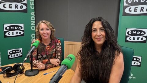 La gerente de Asinem, Mayra Arg&uuml;elles, acompa&ntilde;a a Elka Dimitrova en Onda Cero Mallorca