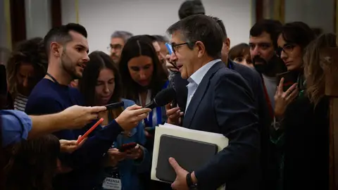El portavoz parlamentario del PSOE, Patxi López, Los socios de Gobierno afean a Sumar llegar a acuerdos con el PP y el PSOE espera que "recapacite"