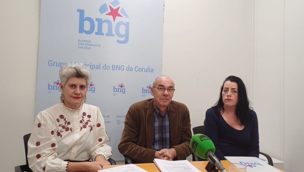 Mercedes Queixas, Francisco Jorquera e Iria Taibo, del BNG