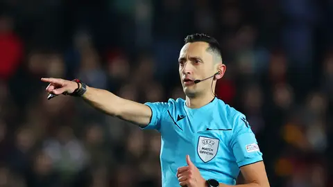 Sánchez Martínez dirigirá el clásico Real Madrid - Barcelona Sánchez Martínez dirigirá el clásico Real Madrid - Barcelona