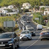 El Parlament balear aprobará el martes 29 de octubre la ley para regular la entrada de vehículos en Ibiza