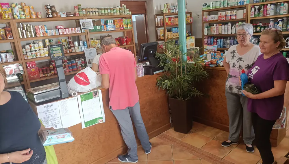 Uno de los establecimientos comerciales de La Nava. Uno de los establecimientos comerciales de La Nava.