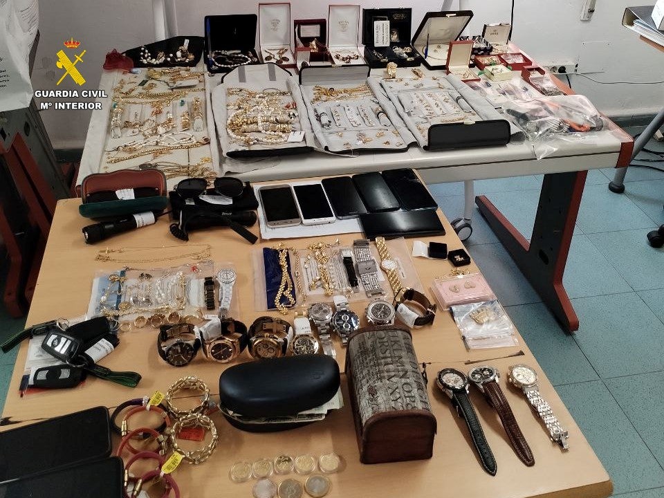 Siete detenidos en la Marina Alta acusados de un centenar de robos en viviendas Siete detenidos en la Marina Alta acusados de un centenar de robos en viviendas