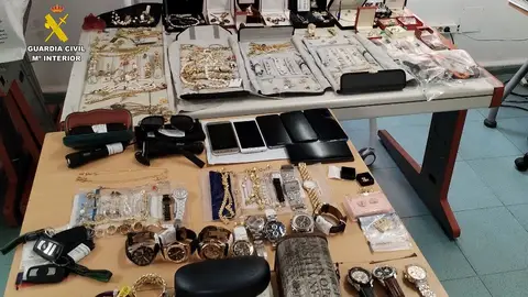 Parte de los objetos recuperados Parte de los objetos recuperados