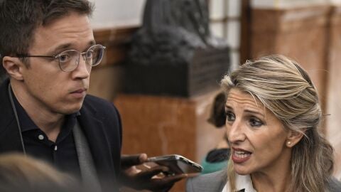 &Iacute;&ntilde;igo Errej&oacute;n y Yolanda D&iacute;az, a su salida de una sesi&oacute;n de control al Gobierno