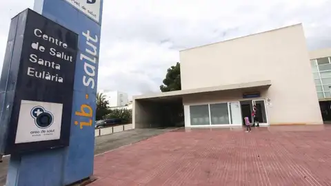 El Centro de Salud de Santa Eulària donde fue atendido el agredido El Centro de Salud de Santa Eulària donde fue atendido el agredido