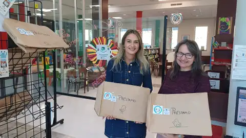 Alejandra Mosquera, directora de la biblioteca González Garcés, y Helena En el día mundial de las bibliotecas 2024.