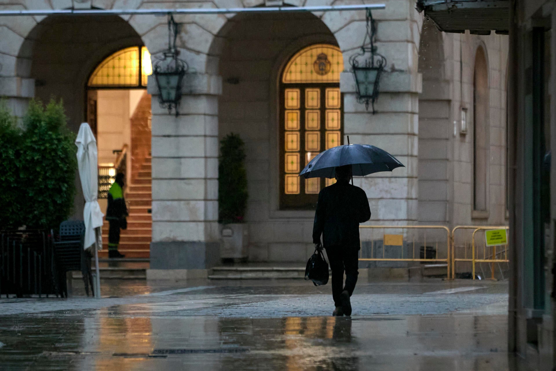 El frente previo a la DANA deja casi la mitad de España en aviso por lluvia y tormentas: las zonas más afectadas El frente previo a la DANA deja casi la mitad de España en aviso por lluvia y tormentas: las zonas más afectadas