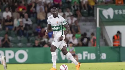 Bambo Diaby, en un duelo con el Elche. Bambo Diaby, en un duelo con el Elche.