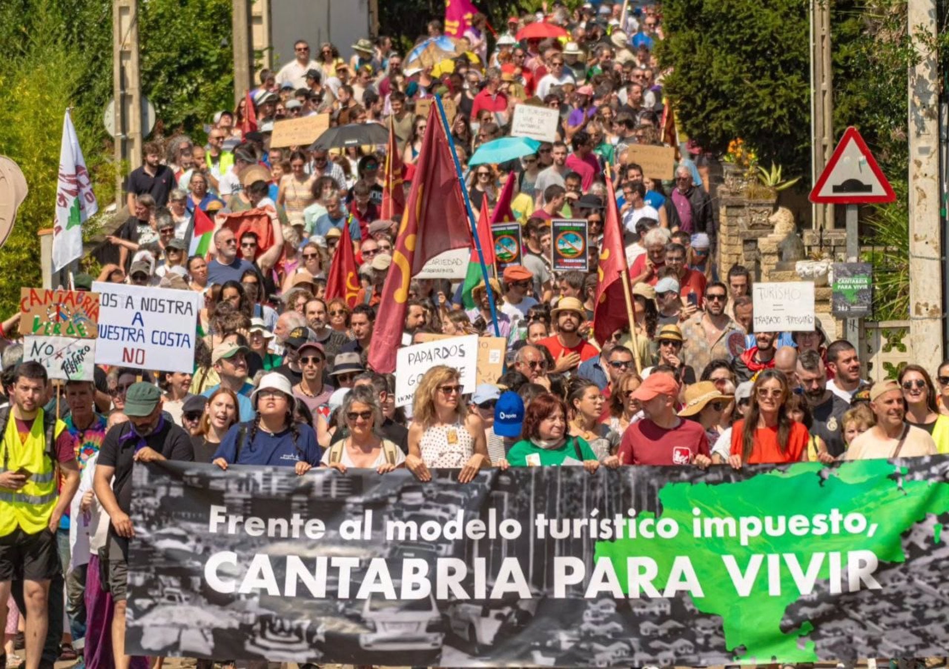Colectivos de 'Cantabria Para Vivir' anuncian movilizaciones en la Conferencia de Presidentes Colectivos de 'Cantabria Para Vivir' anuncian movilizaciones en la Conferencia de Presidentes
