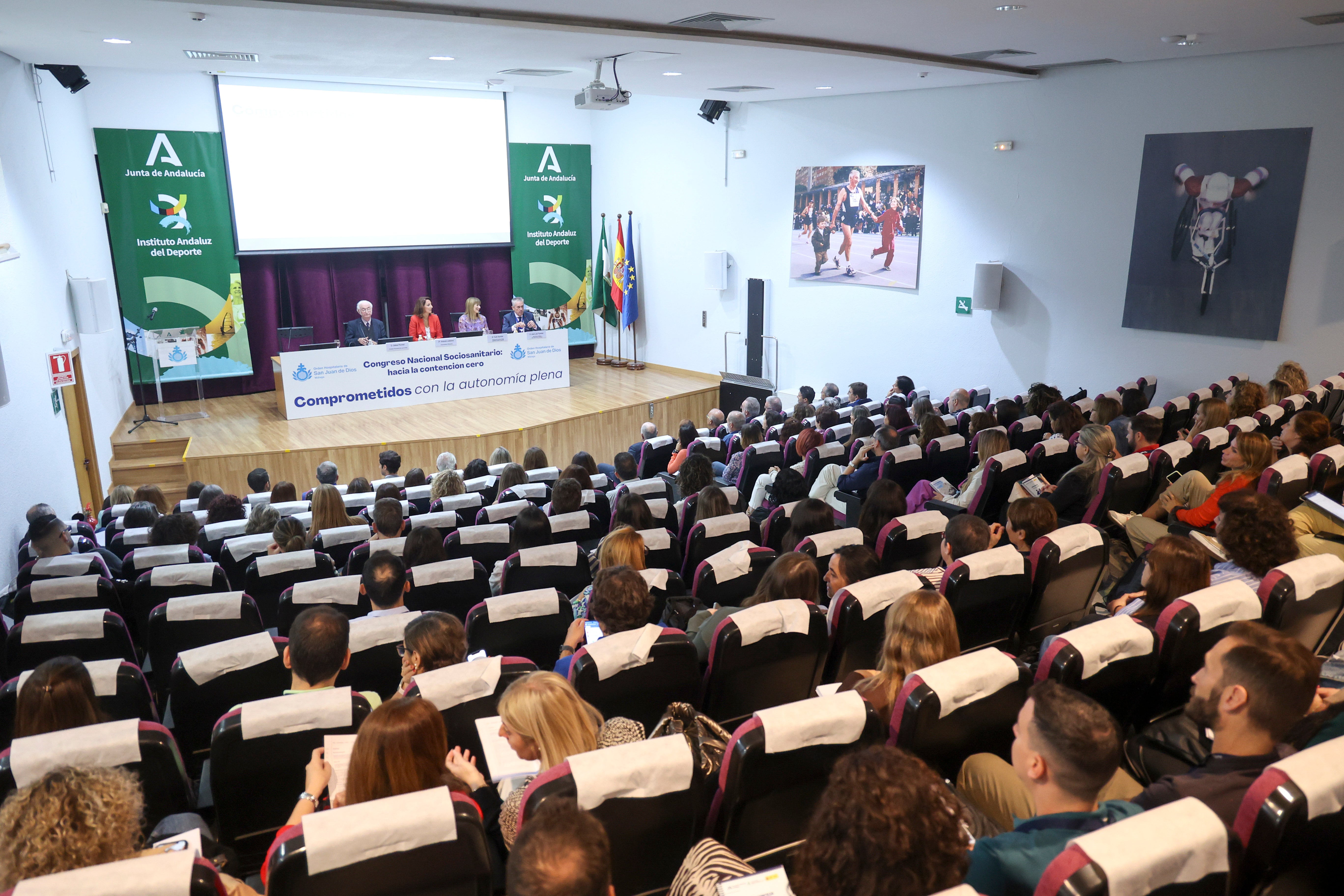 Expertos de todo el país debaten sobre aspectos jurídicos de la contención en pacientes ingresados en residencias y hospitales Expertos de todo el país debaten sobre aspectos jurídicos de la contención en pacientes ingresados en residencias y hospitales
