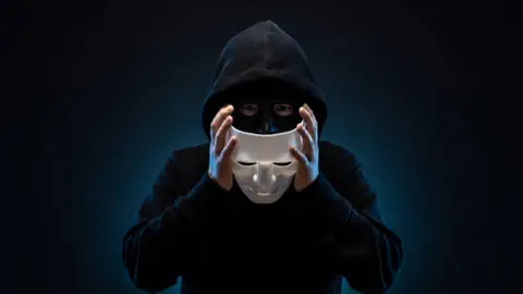 Del 'efecto halo' al 'gaslighting': las razones por las que algunos psicópatas despiertan empatía, según una psicóloga forense Del 'efecto halo' al 'gaslighting': las razones por las que algunos psicópatas despiertan empatía, según una psicóloga forense