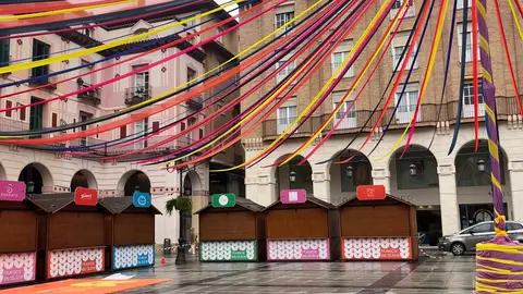 En la plaza López Allué ya está todo preparado para la I Feria Popular del Dulce. En la plaza López Allué ya está todo preparado para la I Feria Popular del Dulce.