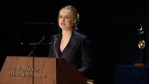 La princesa Leonor interviene durante la ceremonia de entrega de los Premios Princesa de Asturias. La princesa Leonor interviene durante la ceremonia de entrega de los Premios Princesa de Asturias.