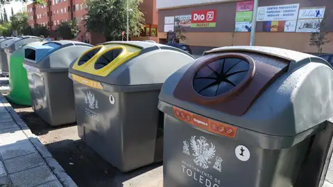 El barrio del Polígono comienza la prueba piloto del quinto contenedor El barrio del Polígono comienza la prueba piloto del quinto contenedor