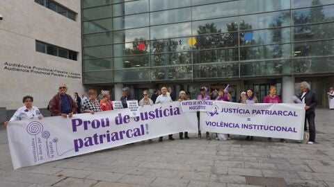 La Coordinadora se ha concentrado en la ciudad de la justicia.