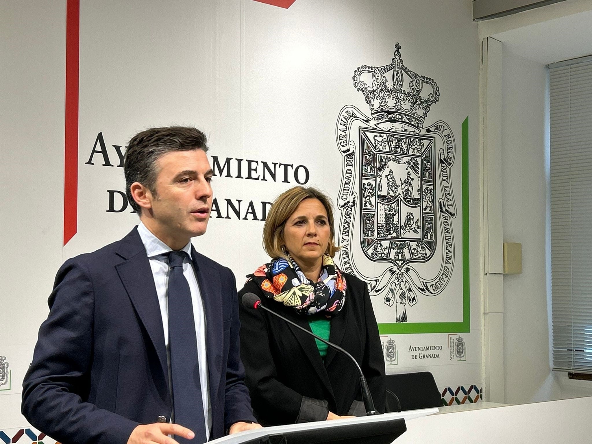 El Ayuntamiento apuesta por una nueva ruta para el tren turístico que no circule por Carrera del Darro El Ayuntamiento apuesta por una nueva ruta para el tren turístico que no circule por Carrera del Darro