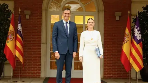 La presidenta balear Marga Prohens es recibida por el Presidente del Gobierno Pedro Sánchez La presidenta balear Marga Prohens es recibida por el Presidente del Gobierno Pedro Sánchez