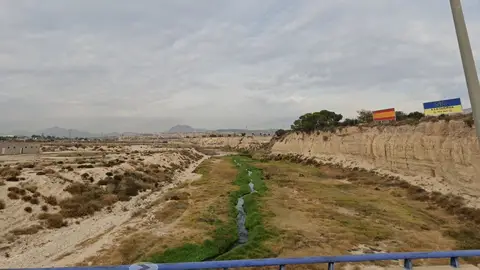 El cauce del Río Montnegre desde la N-332 en El Campello El cauce del Río Montnegre desde la N-332 en El Campello