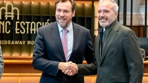 El ministro Puente y el presidente Azcón, en la reunión en Canfranc El ministro Puente y el presidente Azcón, en la reunión en Canfranc