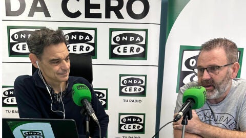 Enrique Carballeira y el alcalde de On&iacute;s, Jos&eacute; Manuel Abeledo