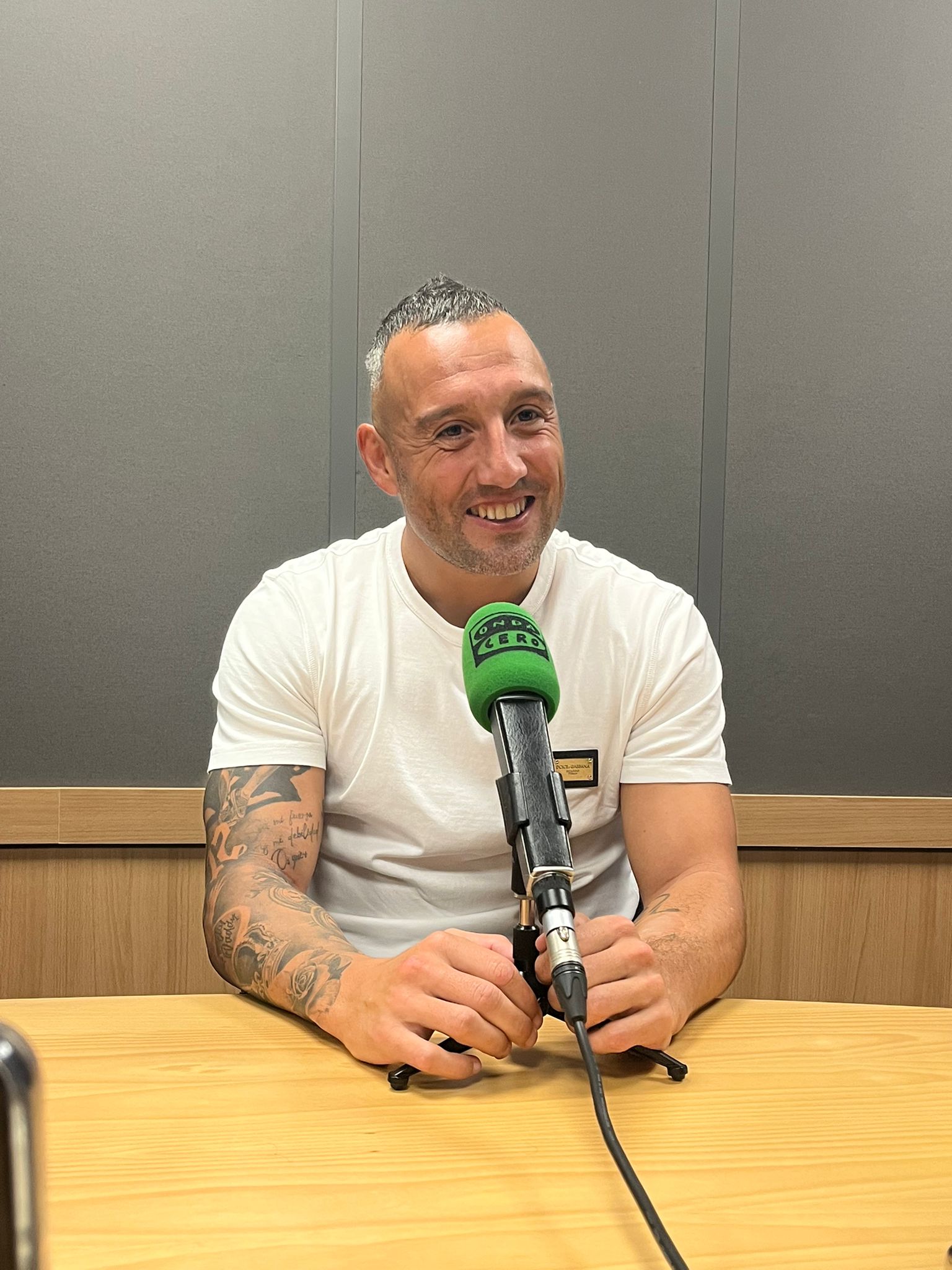 Santi Cazorla: "La llamada para la Eurocopa 2008 fue el momento más bonito de mi carrera" Santi Cazorla: "La llamada para la Eurocopa 2008 fue el momento más bonito de mi carrera"