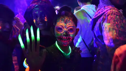 Fiesta Holiween en Terra Natura para celebrar un Halloween lleno de color. Fiesta Holiween en Terra Natura para celebrar un Halloween lleno de color.