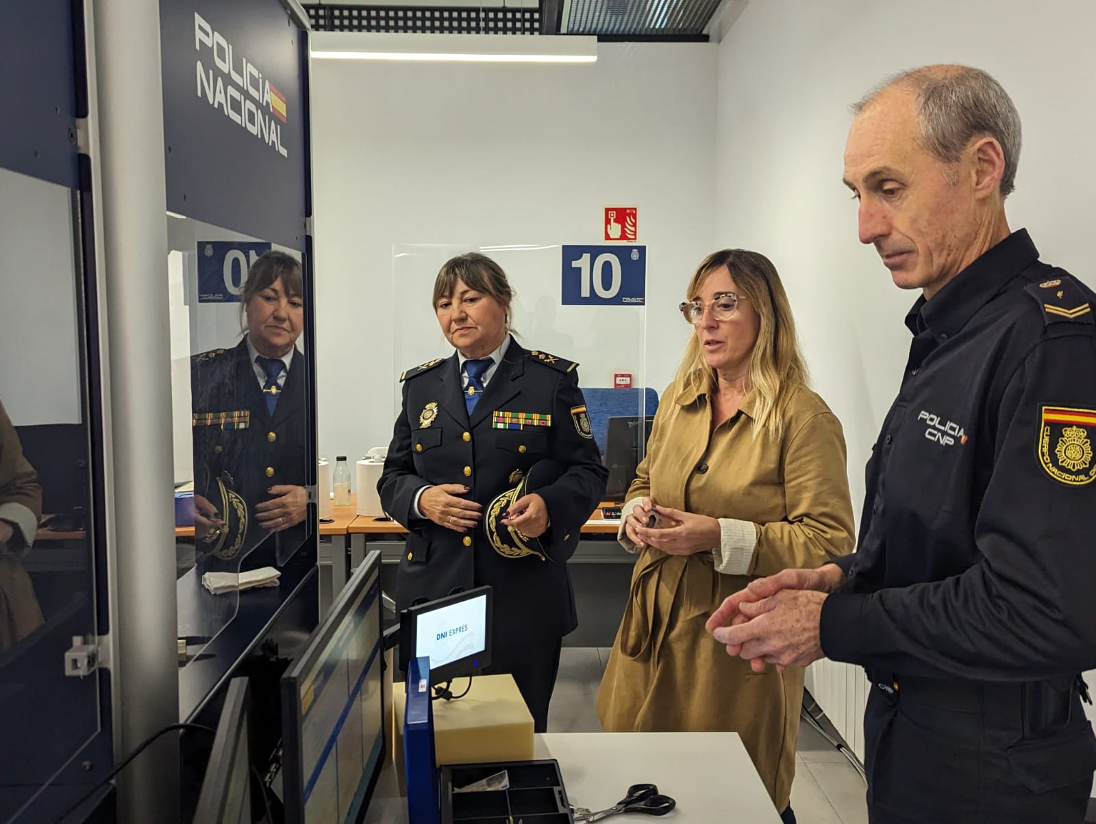 La Policía Nacional implanta en Santander el DNI Exprés La Policía Nacional implanta en Santander el DNI Exprés