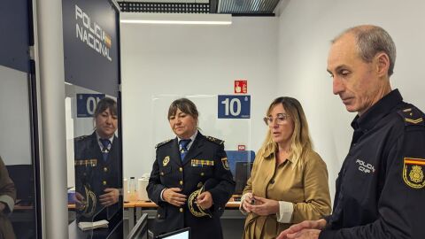 La delegada del Gobierno en Cantabria, Eugenia G&oacute;mez de Diego, junto a la jefa Superior de Polic&iacute;a, Carmen Mart&iacute;nez