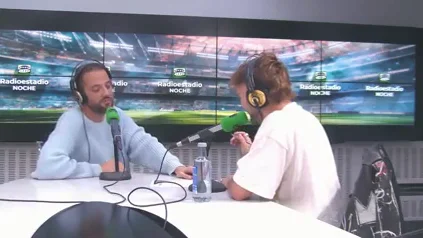 Dani Fernández firma un contrato con Radioestadio Noche Dani Fernández firma un contrato con Radioestadio Noche
