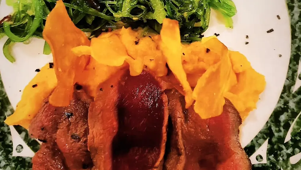 Tataki de ciervo del Horno de Mel, Córdoba Tataki de ciervo del Horno de Mel, Córdoba