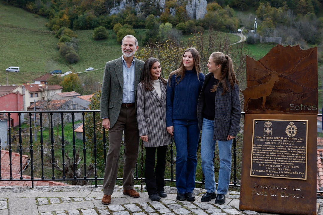 La familia real visita Sotres en el corazón de los Picos de Europa, pueblo ejemplar 2024 La familia real visita Sotres en el corazón de los Picos de Europa, pueblo ejemplar 2024