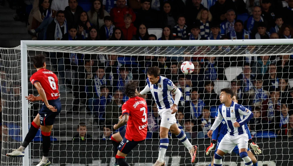 Lucas Torró remata a puerta poniendo el 1-0 en el marcador Lucas Torró remata a puerta poniendo el 1-0 en el marcador
