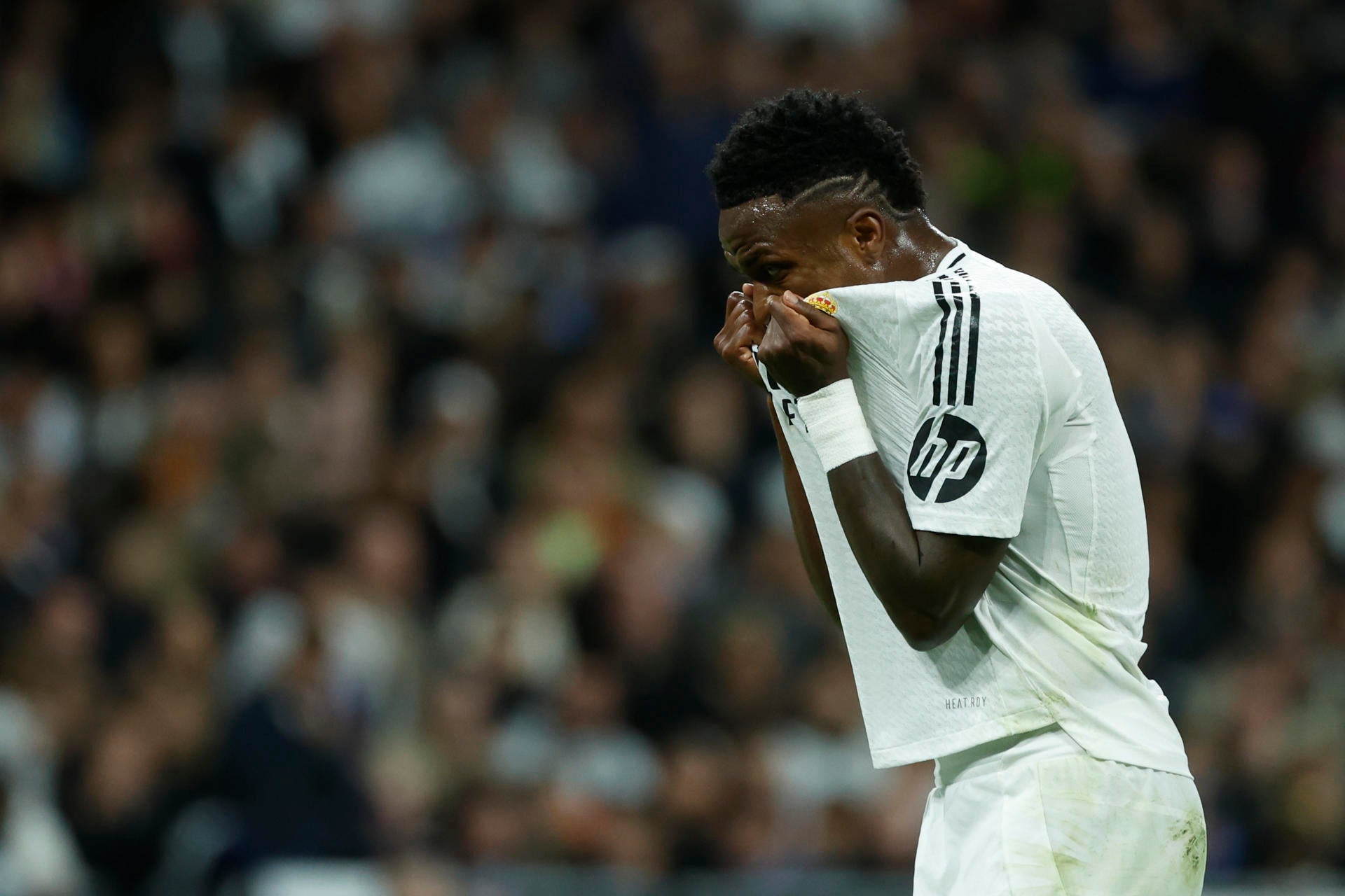 Vinicius no acudirá a la gala del Balón de Oro tras conocer el Real Madrid que el brasileño no ganará el trofeo Vinicius no acudirá a la gala del Balón de Oro tras conocer el Real Madrid que el brasileño no ganará el trofeo