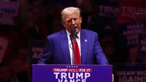 El expresidente estadounidense y candidato presidencial republicano Donald Trump habla durante un mitin celebrado en el Madison Square Garden de Nueva York. El expresidente estadounidense y candidato presidencial republicano Donald Trump habla durante un mitin celebrado en el Madison Square Garden de Nueva York.