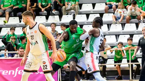 Amics se hace fuerte en el Ciutat Amics se hace fuerte en el Ciutat