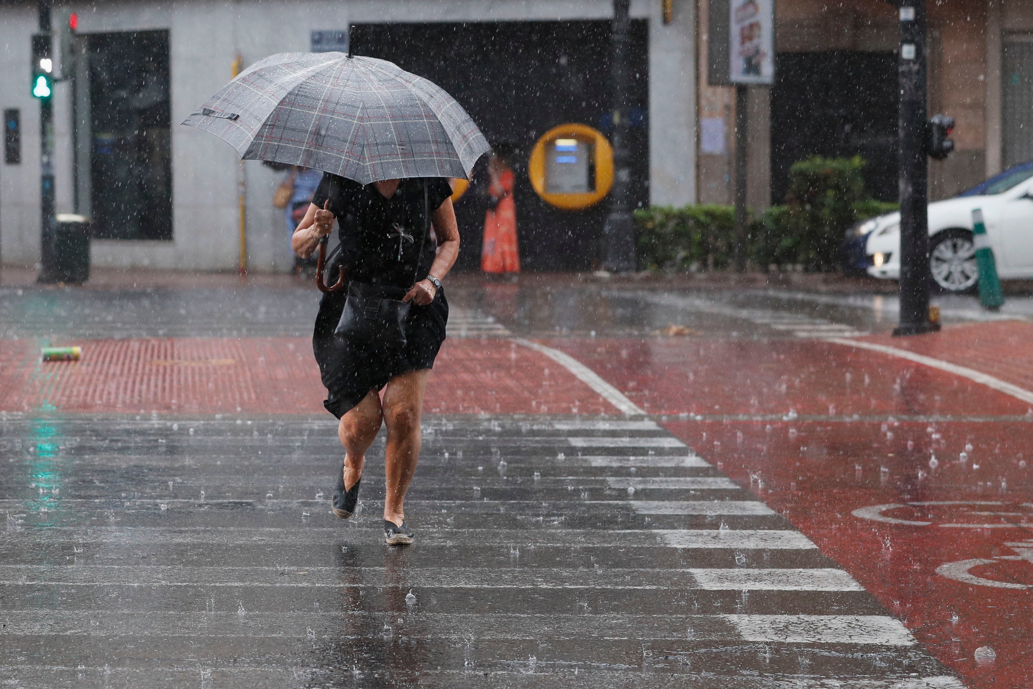 La semana arranca con alerta naranja: se esperan chubascos localmente fuertes en Castellón y Valencia La semana arranca con alerta naranja: se esperan chubascos localmente fuertes en Castellón y Valencia