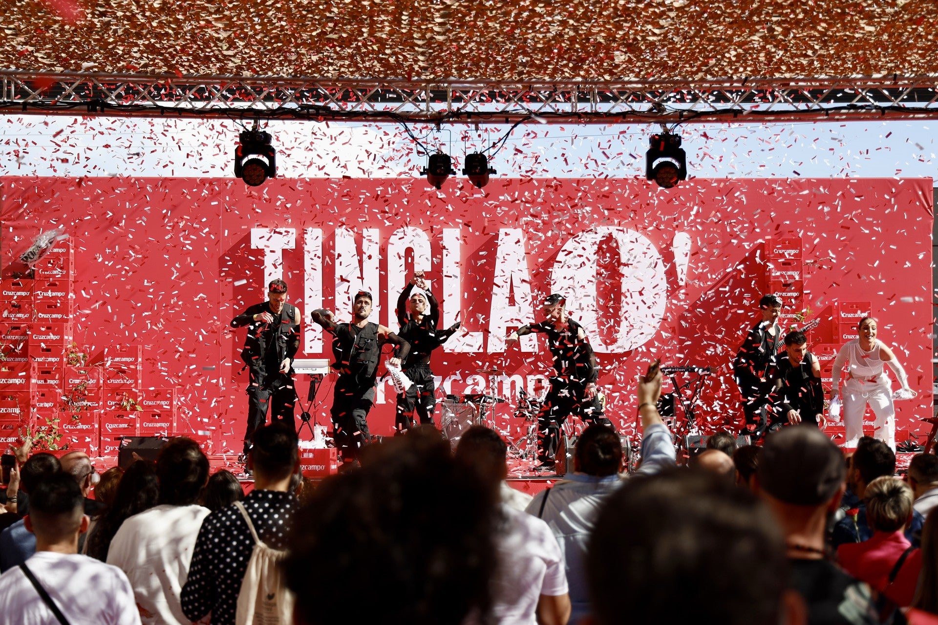 UN MILLAR DE PERSONAS DISFRUTA DE LA PRIMERA EDICIÓN DEL FESTIVAL "TINGLAO" DE CRUZCAMPO UN MILLAR DE PERSONAS DISFRUTA DE LA PRIMERA EDICIÓN DEL FESTIVAL "TINGLAO" DE CRUZCAMPO