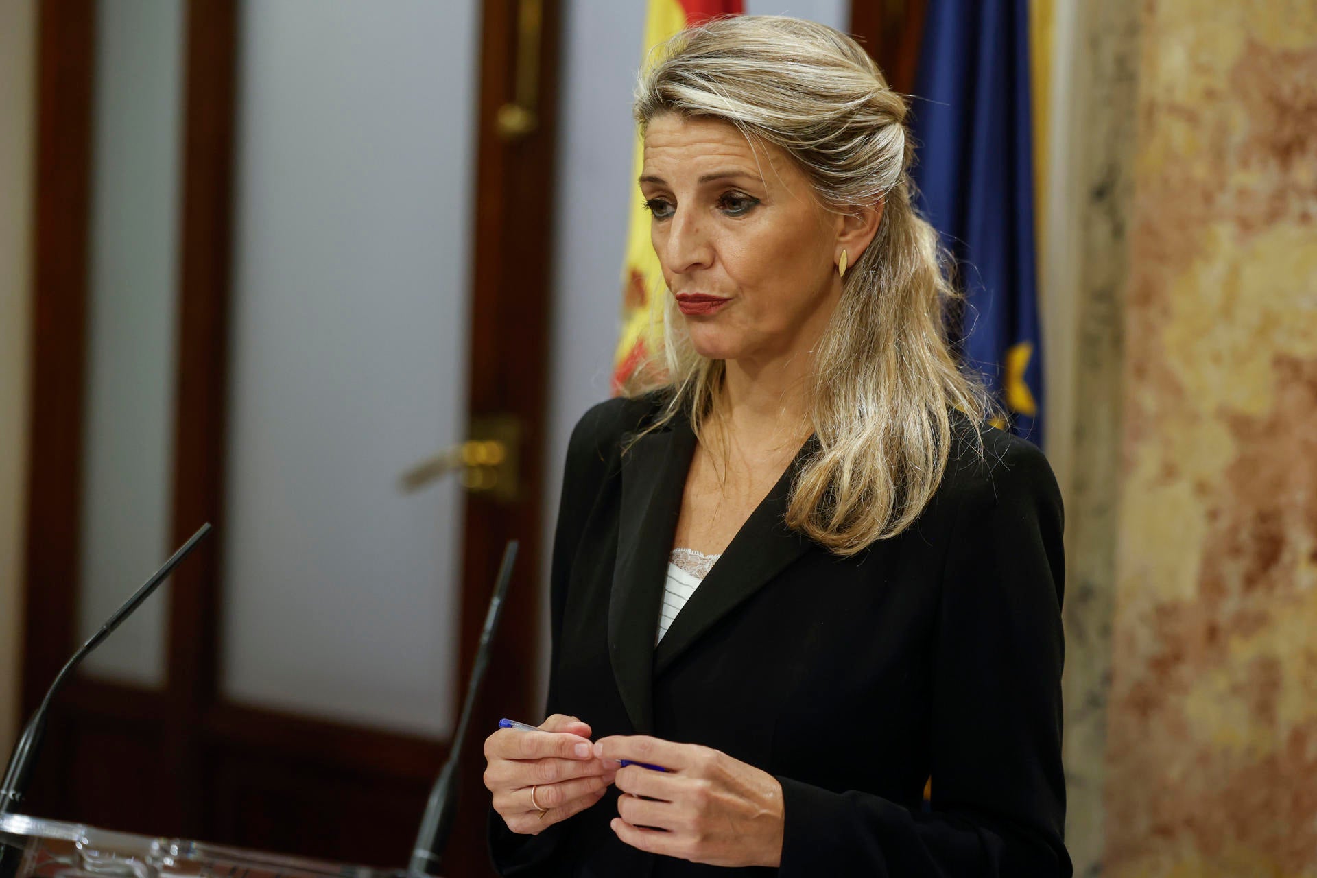 Yolanda Díaz asegura que Errejón le confesó "actitudes machistas vejatorias" con las mujeres: "No comparto en absoluto su carta" Yolanda Díaz asegura que Errejón le confesó "actitudes machistas vejatorias" con las mujeres: "No comparto en absoluto su carta"