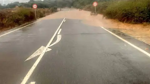 Una carretera de la provincia de Ciudad Real afectada por las lluvias de hoy Una carretera de la provincia de Ciudad Real afectada por las lluvias de hoy